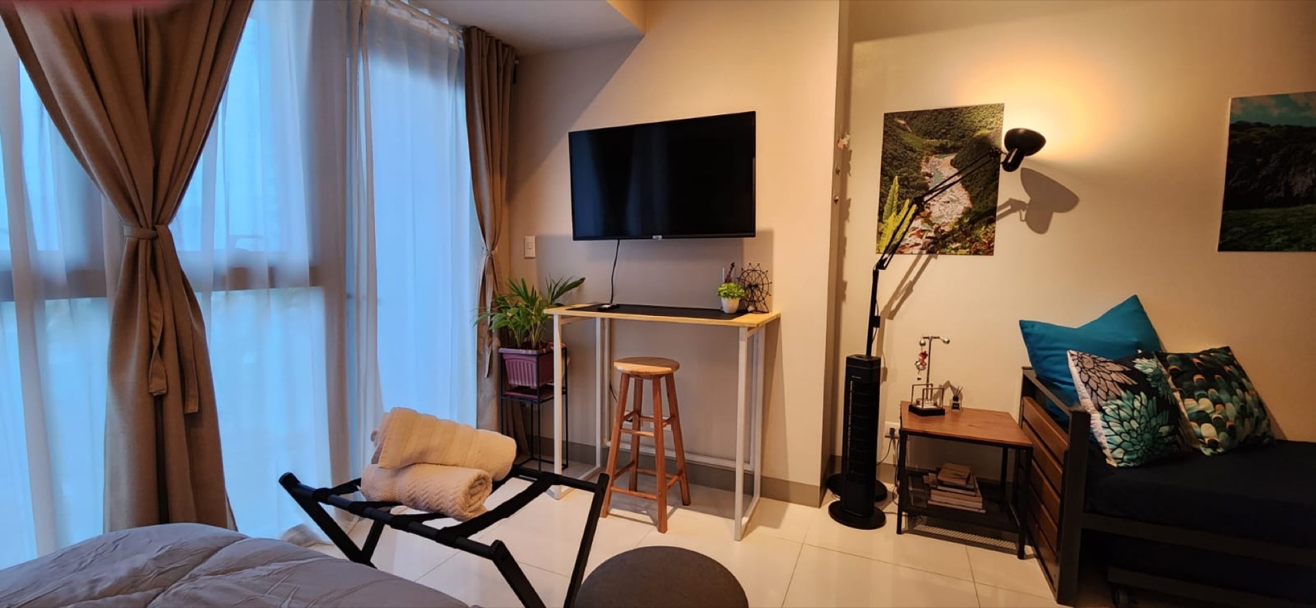 Uptown Parksuites Tower 2 Unit 7U — TV console and lounge area